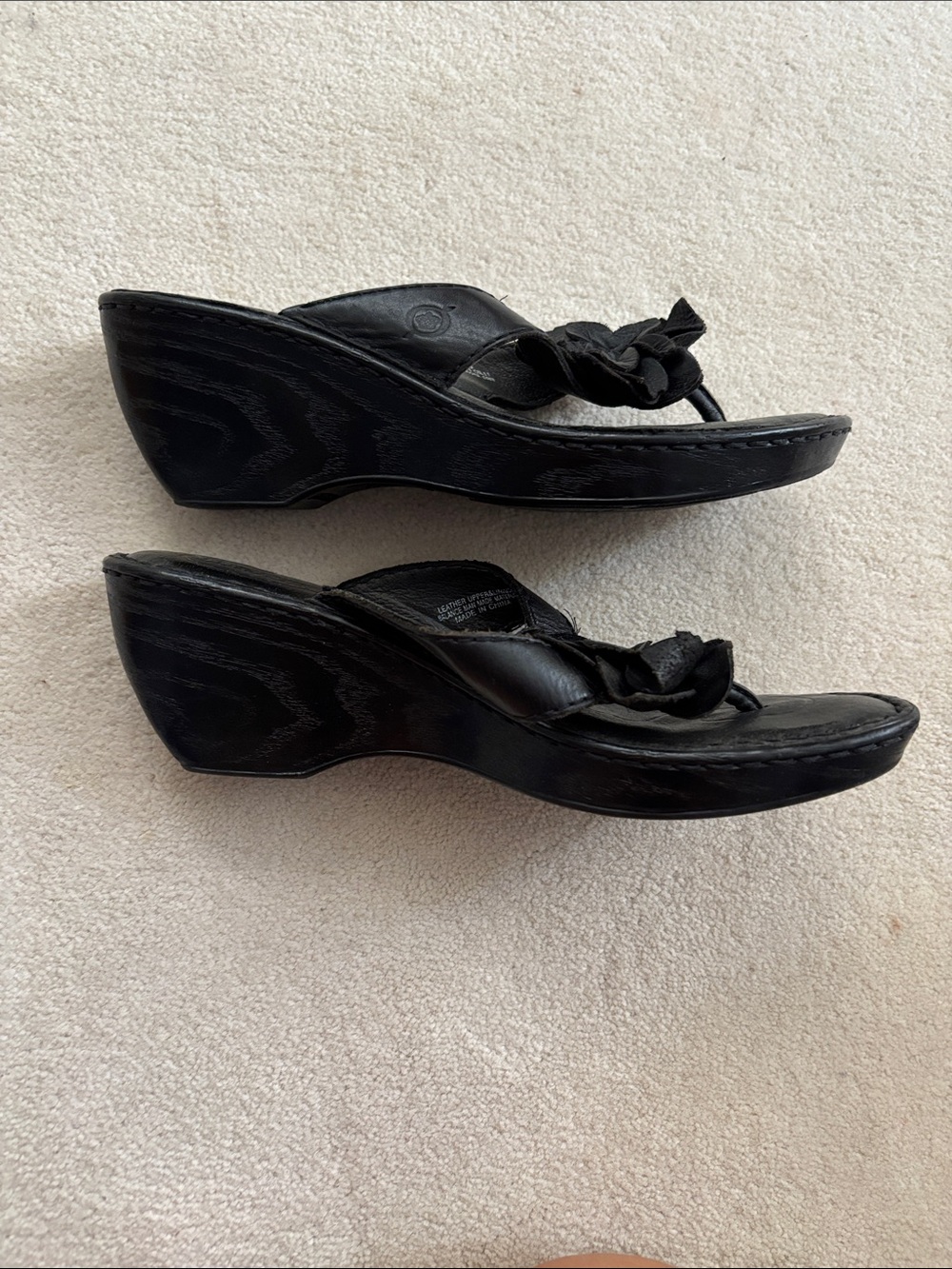 Born 39 Women's Black Floral Leather Thong Sandals - Picture 4 of 10